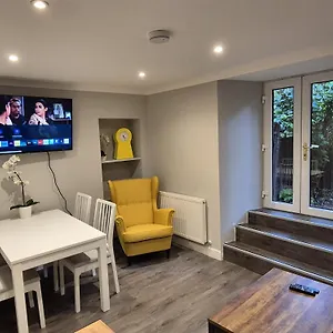 St Patrick Square Seagate Main Door Appartement
