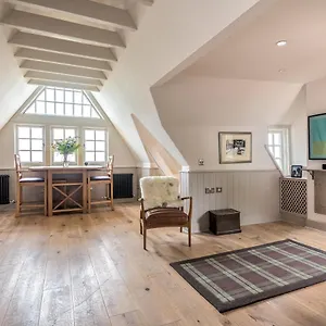 Amazing Penthouse, Stunning Views, Castle 2 Mins Apartment